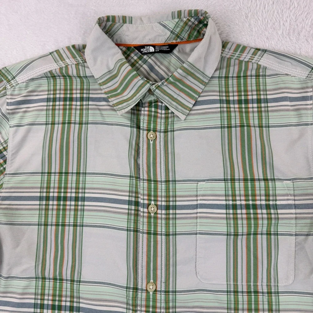 The North Face Plaid Button Up Shirt Mens Small Green Short Sleeve Hiking